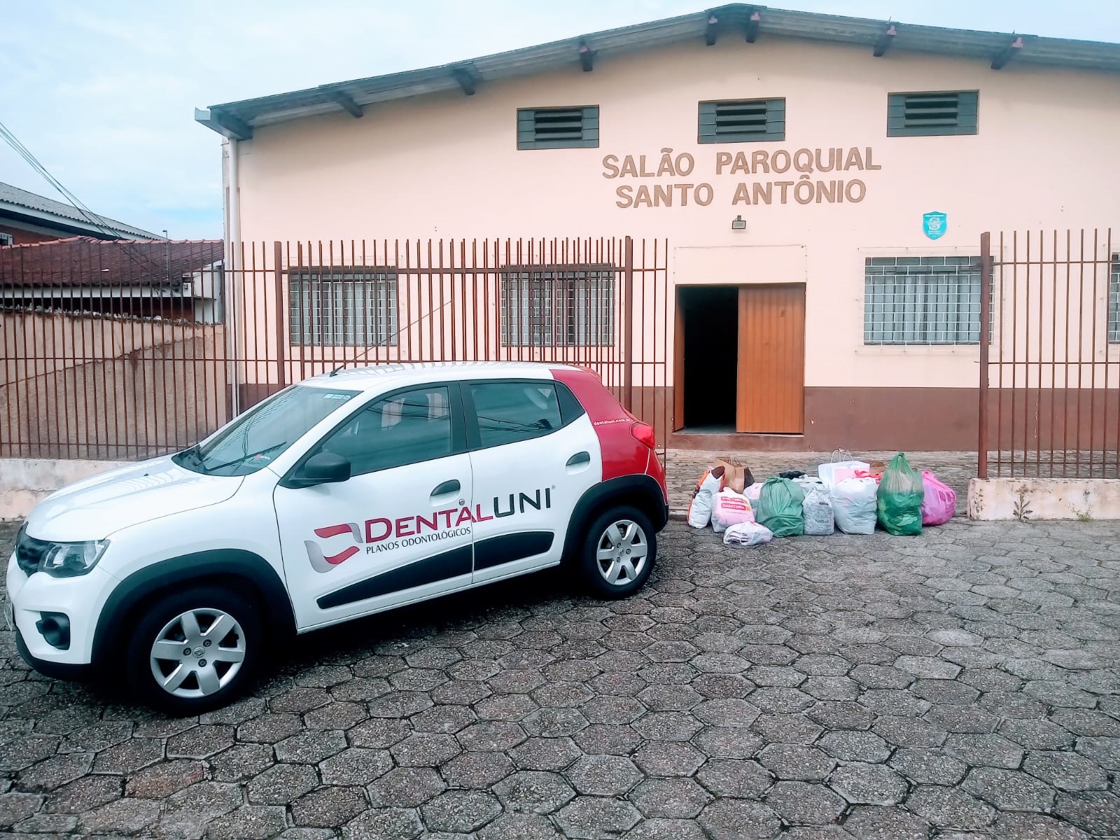 Doao de roupas na Parquia Santo Antnio do Parolin